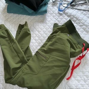 Figs Women’s dark olive medium tall jogger scrub pants